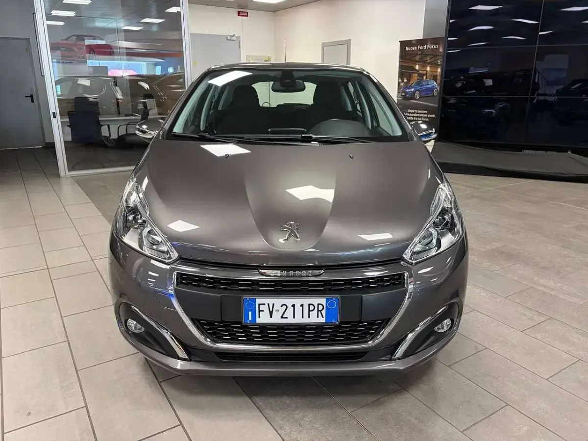 Usata Peugeot 208 Allure 83 CV (61 kW) 2019 Grigio scuro metallizzato Utilitaria
