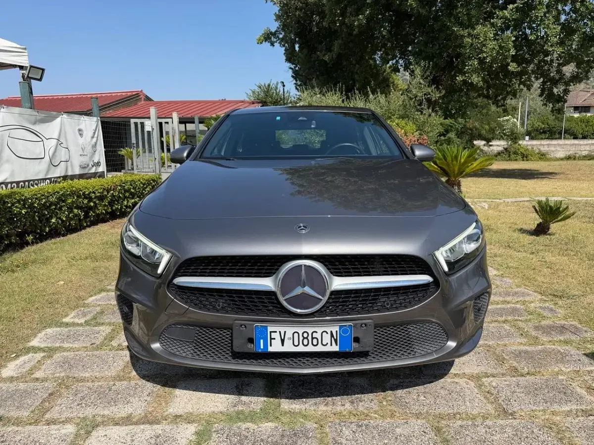 Usata Mercedes 180 115 CV (84 kW) 2019 Grigio Berlina