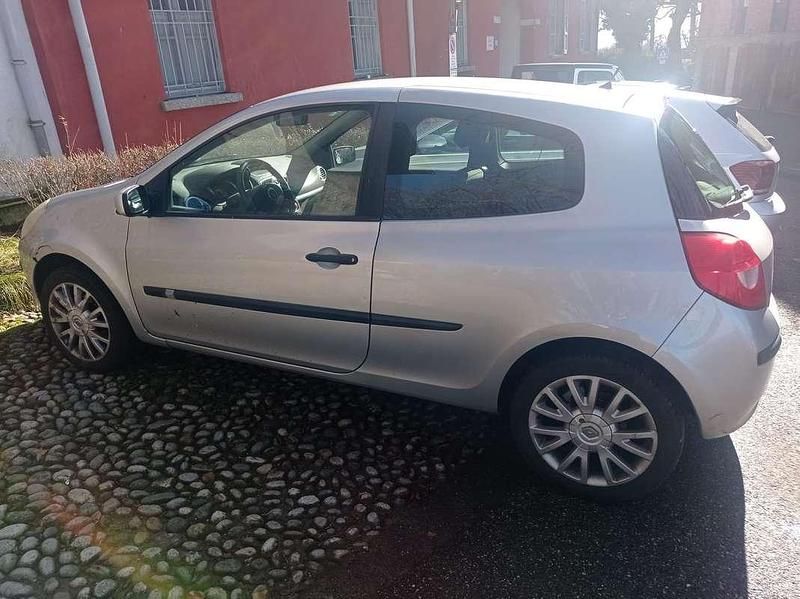Usata Renault Clio II 95 CV (69 kW) 2006 Berlina