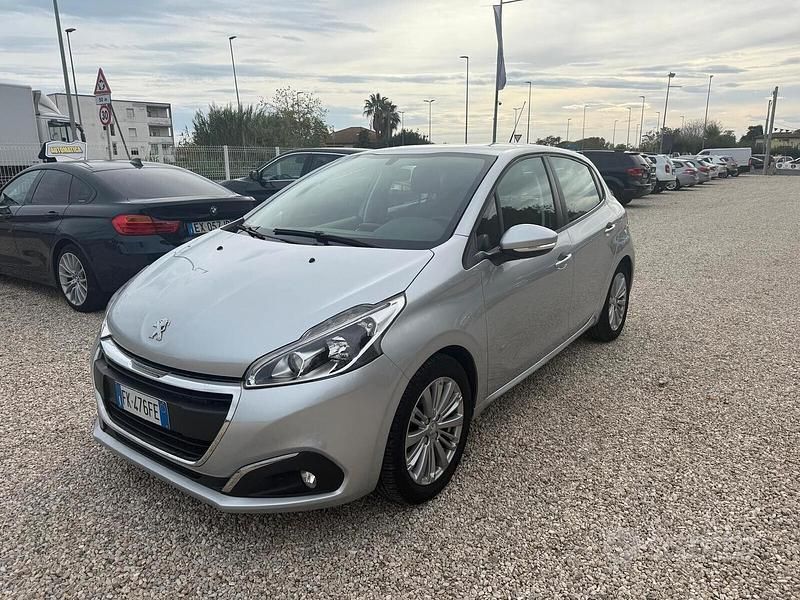 Usata Peugeot 208 Allure 75 CV (55 kW) 2017 Grigio Utilitaria