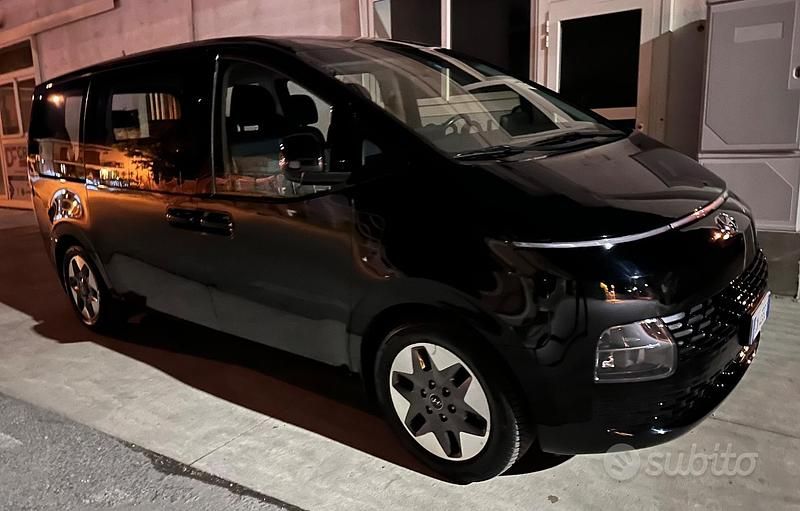 Usata Hyundai Staria 176 CV (129 kW) 2023 Nero Monovolume