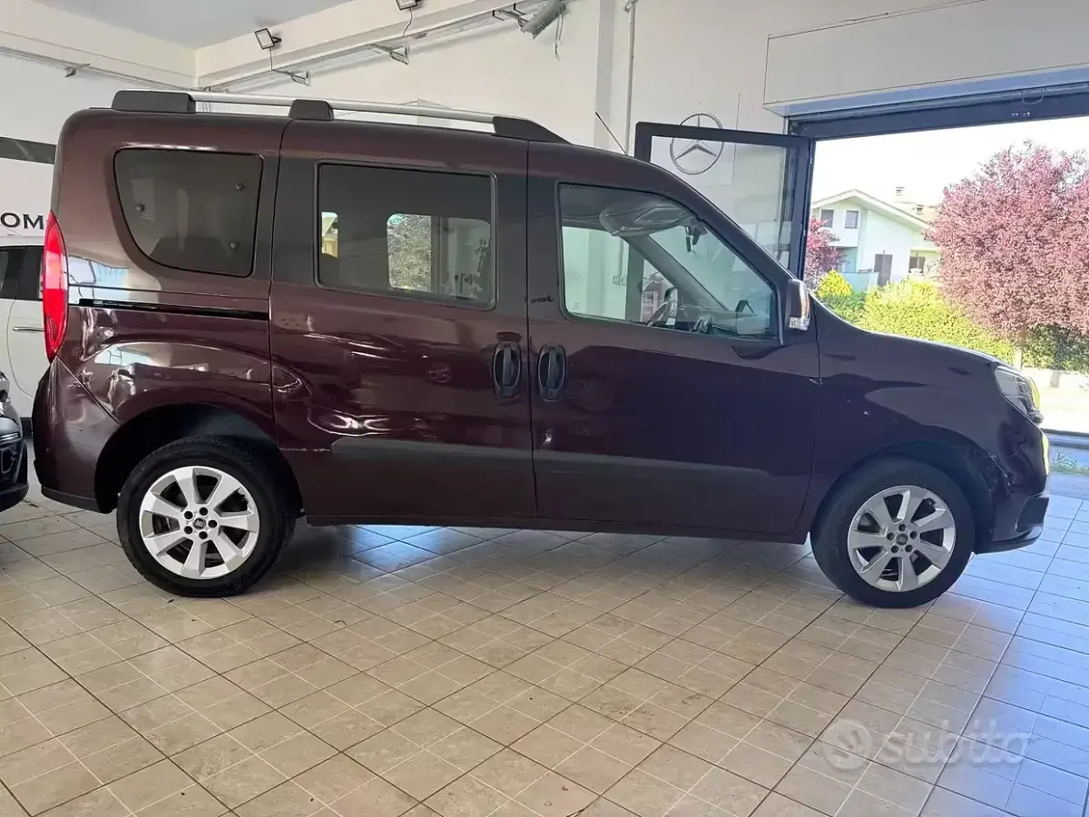 Usata Fiat Doblò Lounge 120 CV (88 kW) 2015 Nero Monovolume