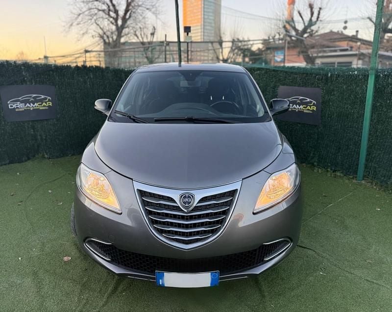 Usata Lancia Ypsilon 69 CV (50 kW) 2013 Grigio Utilitaria