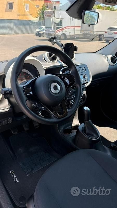 Usata Smart ForFour Passion 71 CV (52 kW) 2018 Grigio Utilitaria