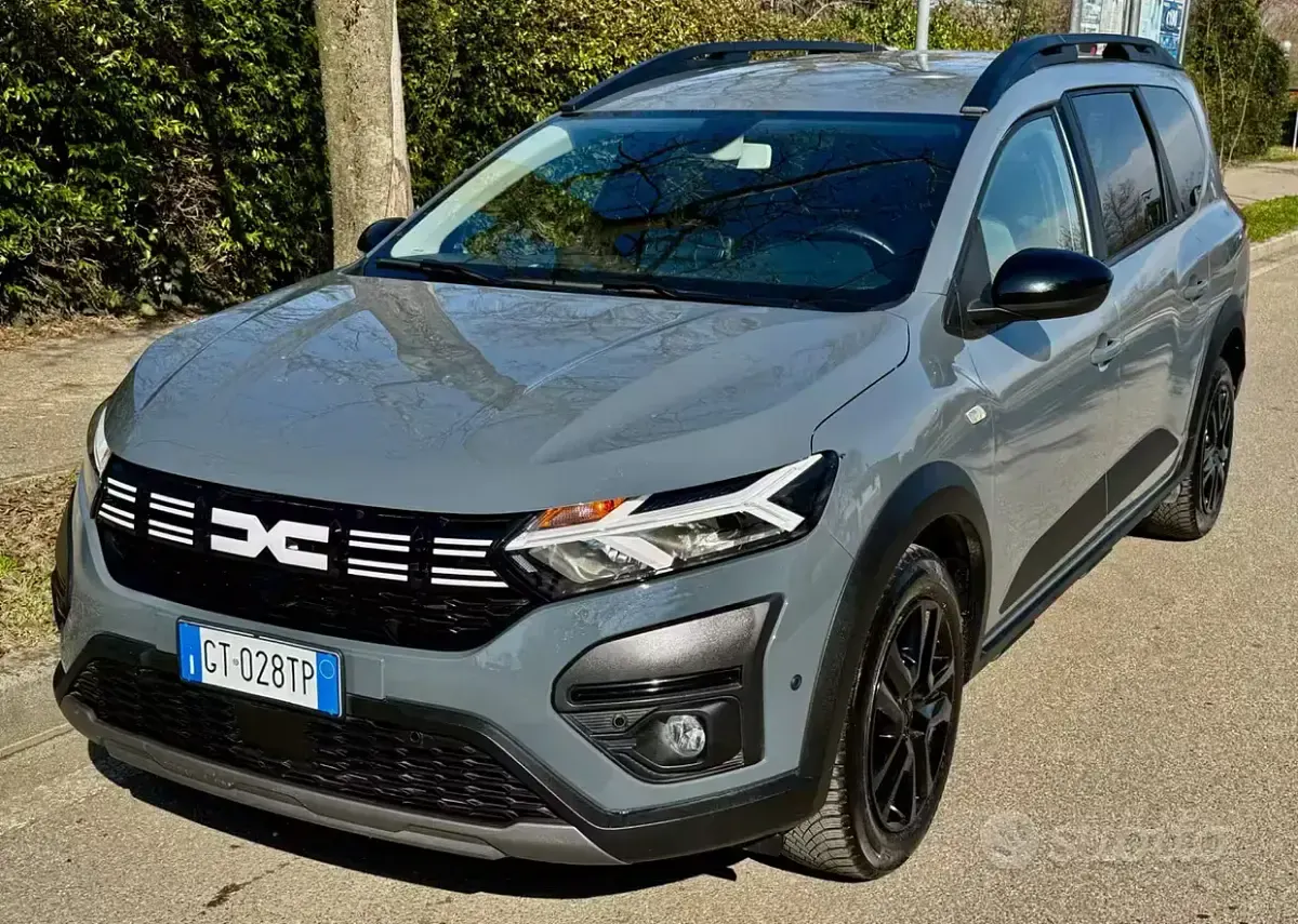 Usata Dacia Jogger 101 CV (74 kW) 2024 Grigio Monovolume