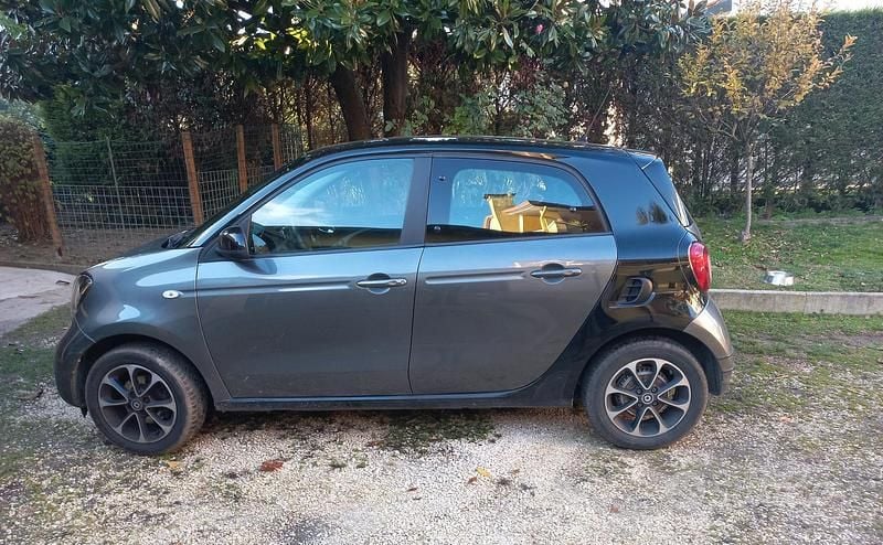 Usata Smart ForFour 71 CV (52 kW) 2016 Grigio Utilitaria