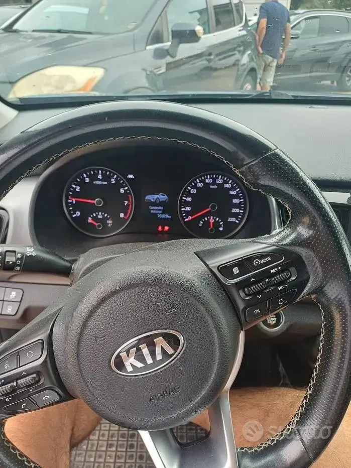 Usata Kia Stonic 100 CV (73 kW) 2020 Bluazzurro SUV