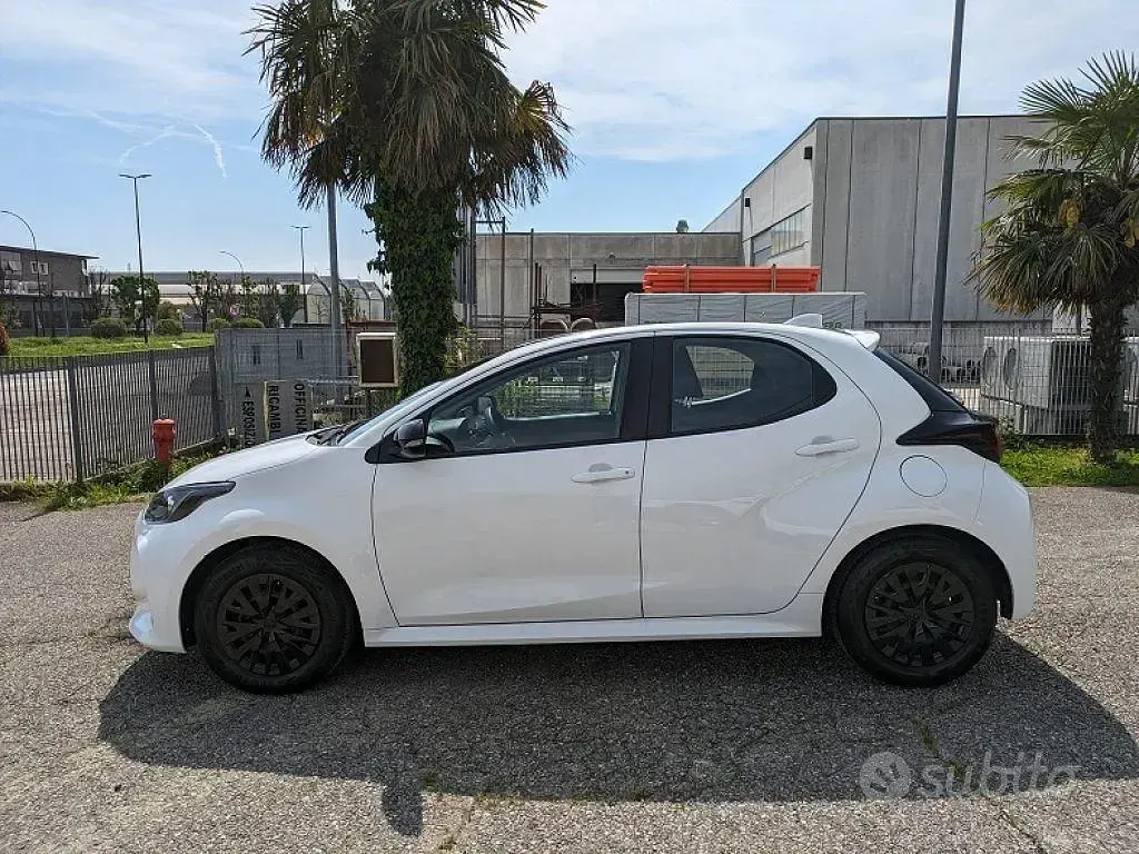 Usata Toyota Yaris 72 CV (52 kW) 2023 Bianco Utilitaria