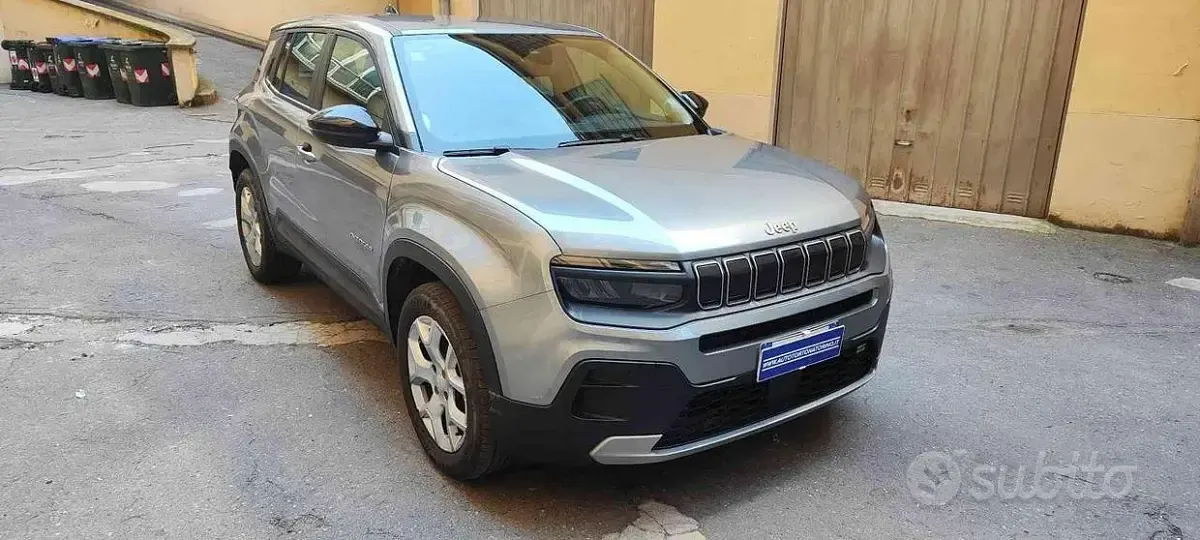 Usata Jeep Avenger Altitude 101 CV (74 kW) 2024 Grigio scuro metallizzato SUV