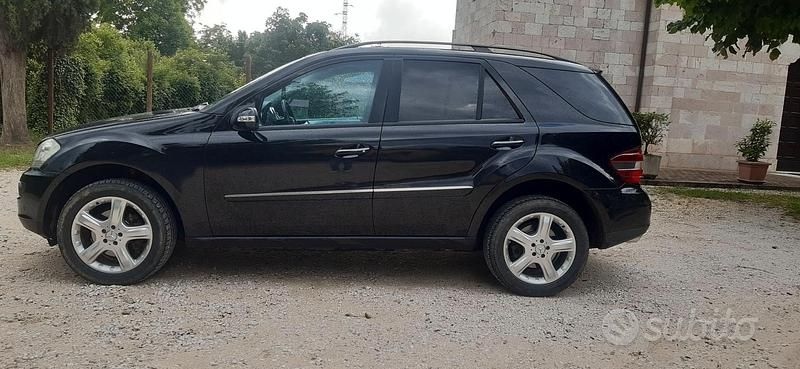 Usata Mercedes ML320 224 CV (164 kW) 2006 Nero SUV