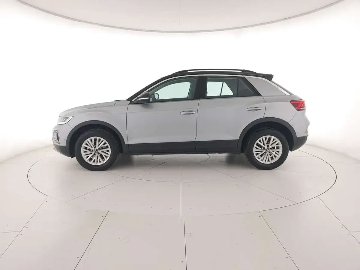 Usata VW T-Roc Life 116 CV (85 kW) 2025 Pyrit silver metallizzato nero SUV