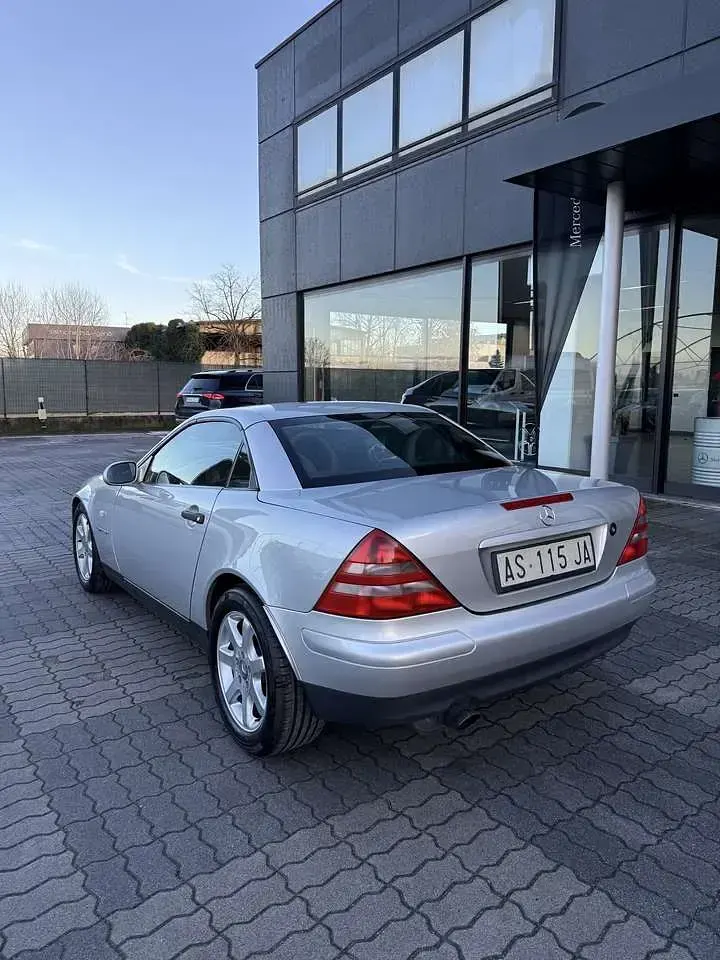 Usata Mercedes SLK200 192 CV (141 kW) 1997 Argento Cabrio