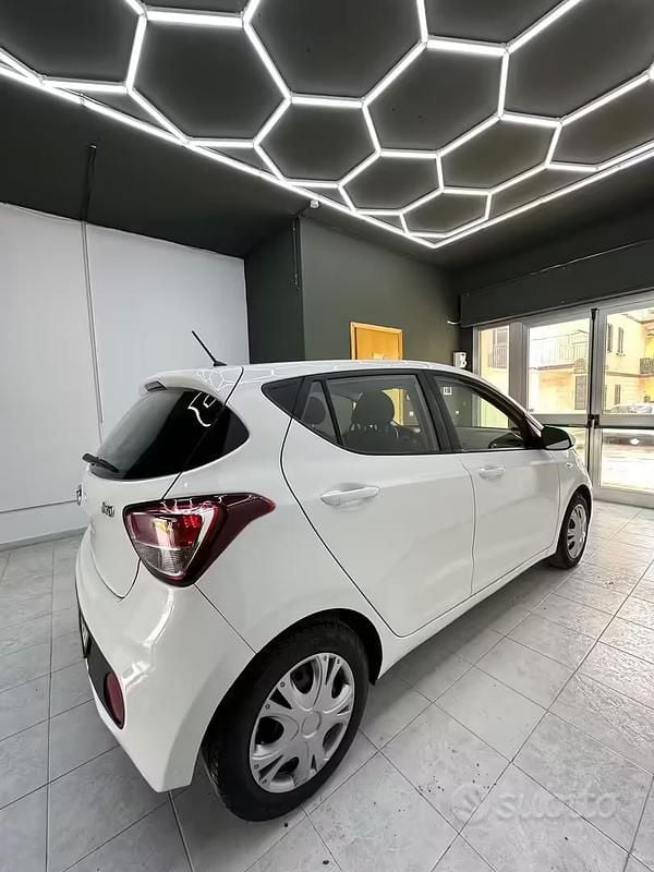 Usata Hyundai i10 Style 69 CV (50 kW) 2018 Bianco Utilitaria
