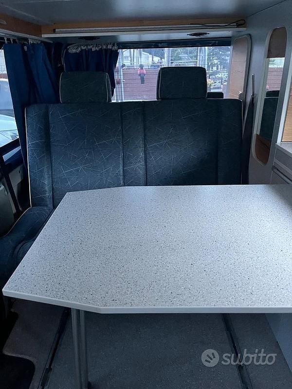 Usata Opel Vivaro 2006 Blu Monovolume