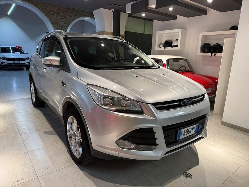 Usata Ford Kuga Titanium 120 CV (88 kW) 2015 Argento SUV