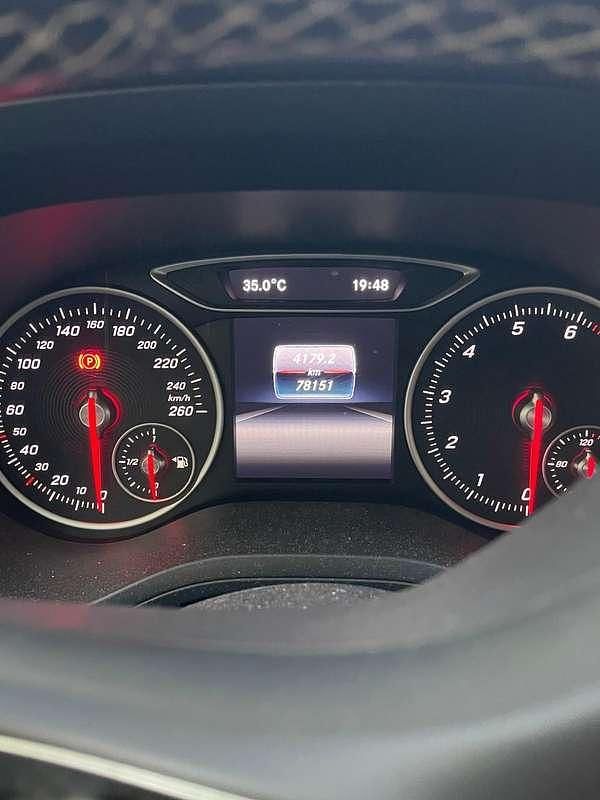 Nero Usata 2018 Mercedes 180 Tre volumi | 17.500 € - Immagine 1/4