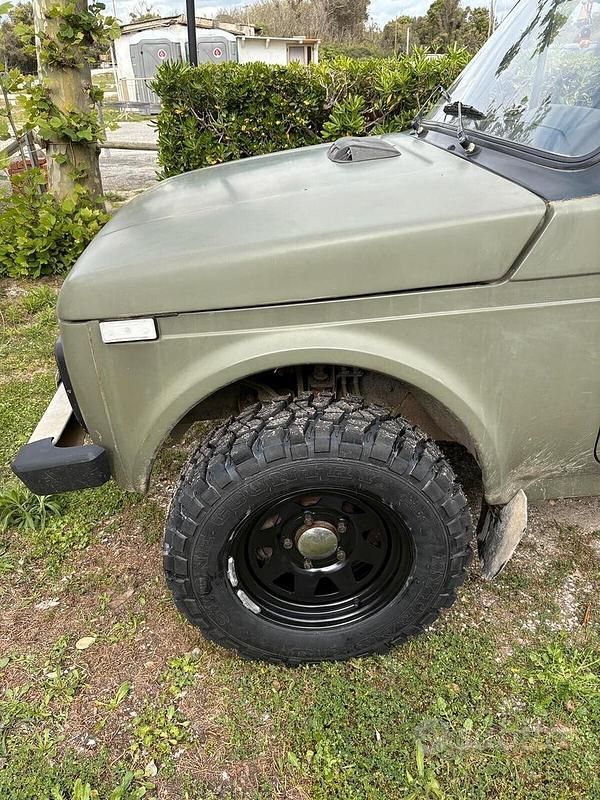 Usata Lada niva 80 CV (58 kW) 2000 Verde SUV