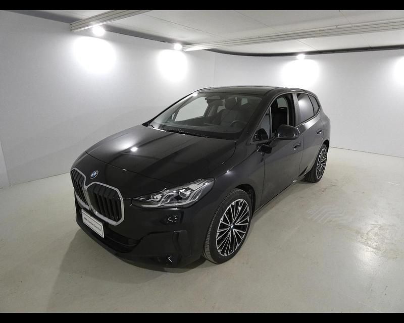 Usata BMW 218 Active Tourer Efficient Dynamics 149 CV (109 kW) 2024 Black sapphire metallizzato Monovolume