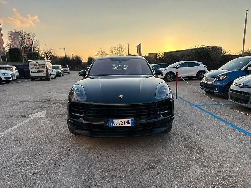 Nero Usata 2021 Porsche Macan SUV | 59.900 € - Immagine 1/4