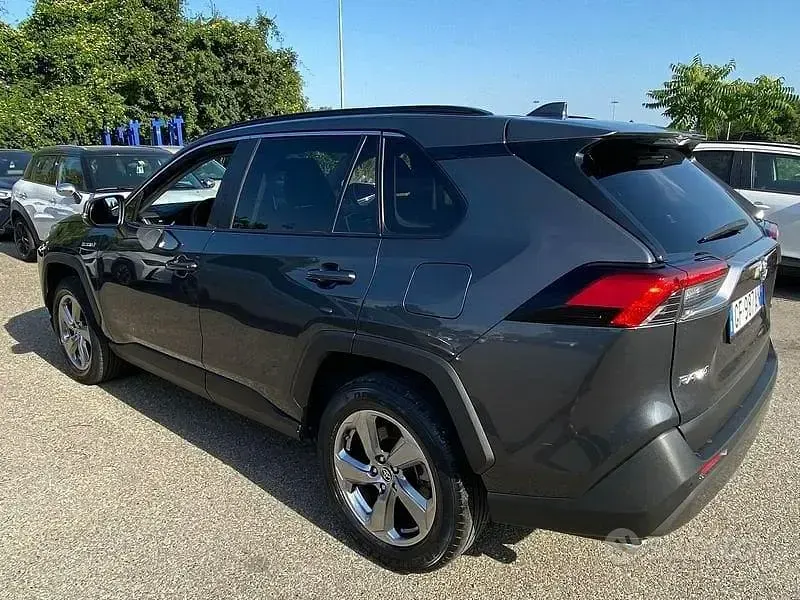 Usata Toyota RAV4 Hybrid 218 CV (160 kW) 2021 Grigio SUV