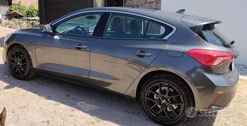 Usata Ford Focus 120 CV (88 kW) 2019 Grigio Berlina