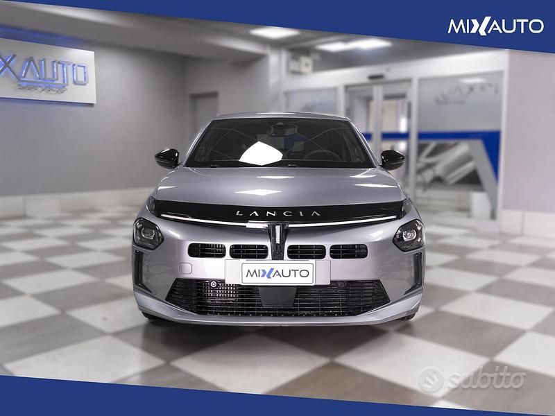 Usata Lancia Ypsilon 110 CV (80 kW) 2025 Grigio Utilitaria