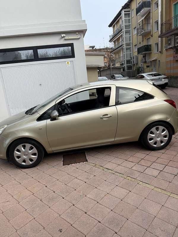Usata Opel Corsa Enjoy 80 CV (58 kW) 2009 Berlina