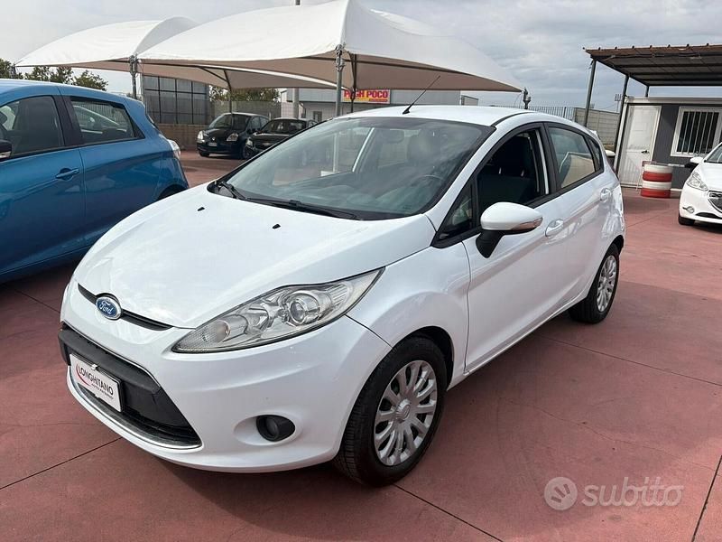 Usata Ford Fiesta Titanium 92 CV (67 kW) 2010 Bianco Berlina