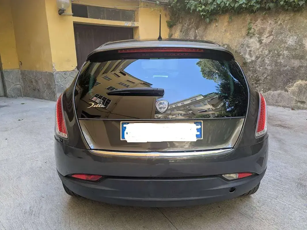Usata Lancia Delta Gold 120 CV (88 kW) 2012 Grigio Utilitaria