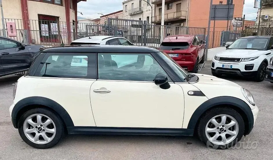 Usata Mini Cooper 120 CV (88 kW) 2007 Bianco Utilitaria