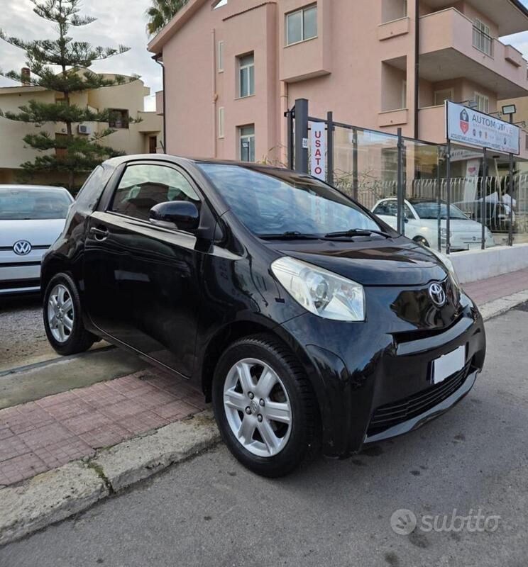 Usata Toyota iQ Sol 68 CV (50 kW) 2010 Nero Utilitaria