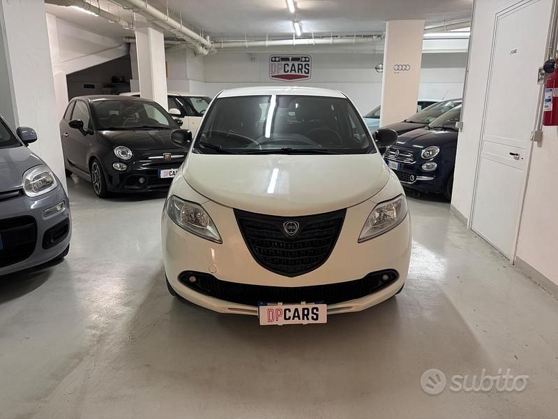 Gebraucht Lancia Ypsilon Silver 69 PS (50 kW) 2017 Weiß Kleinwagen