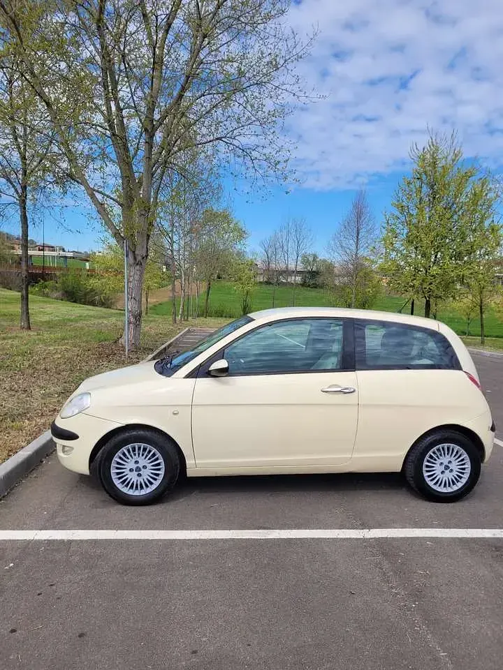 Usata Lancia Ypsilon 60 CV (44 kW) 2007 Beige Utilitaria
