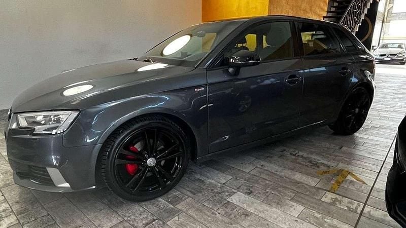 Usado Audi A3 S-Line 116 CV (85 kW) 2019 Gris Berlina