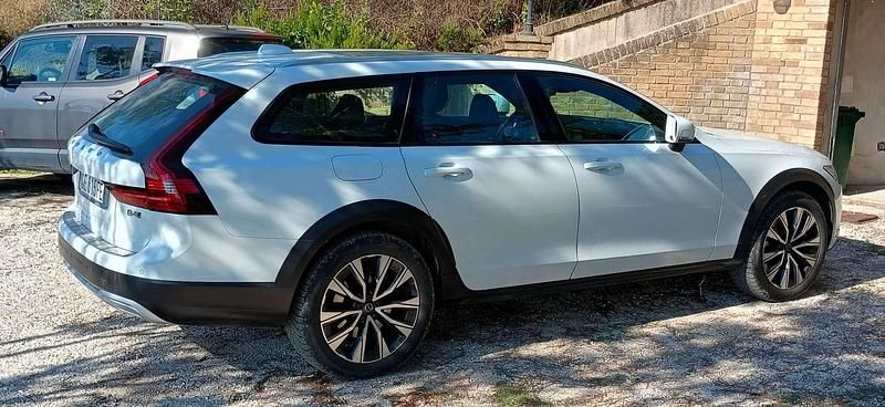 Usata Volvo V90 CC Business Edition 197 CV (144 kW) 2021 Bianco Station wagon