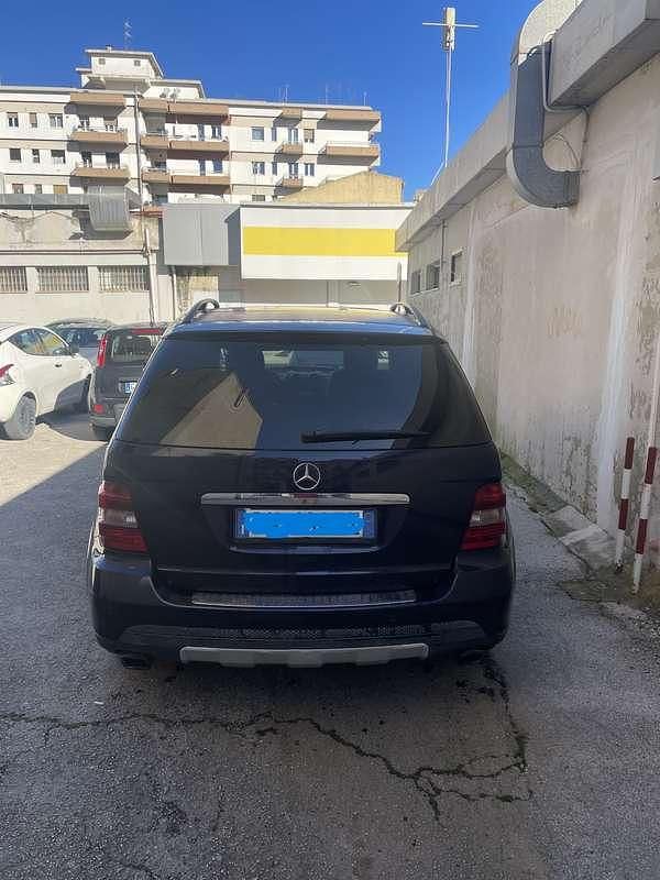 Usata Mercedes ML320 224 CV (164 kW) 2007 Blu/azzurro SUV