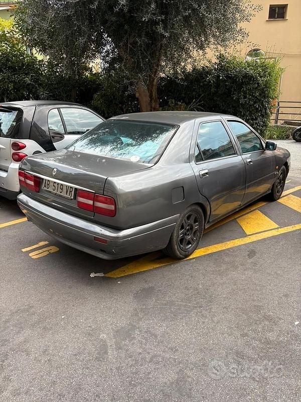 Usata Lancia Kappa 145 CV (106 kW) 1994 Grigio Berlina