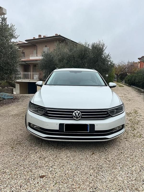 Bianco Usata 2017 VW Passat Business Station wagon | 9500 € (Cara) - Immagine 1/4