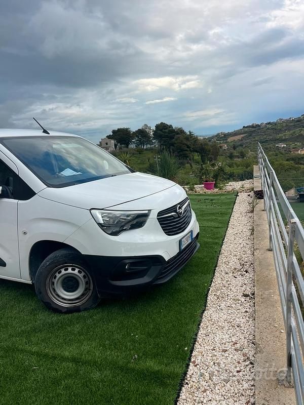 Usata Opel Combo 130 CV (95 kW) 2018 Bianco Monovolume
