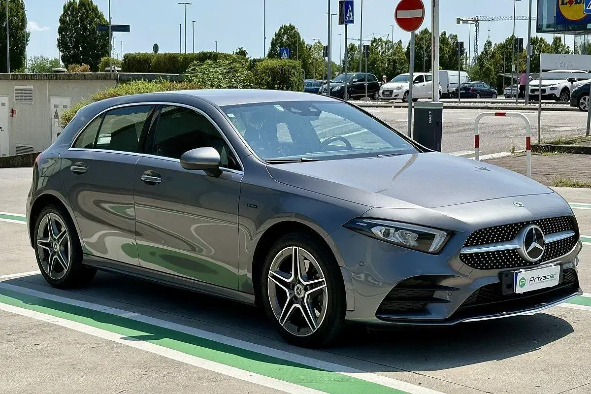 Usata Mercedes A250 Premium 160 CV (117 kW) 2021 Grigio Berlina