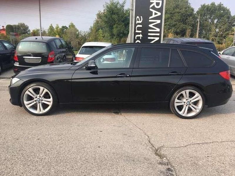 Usata BMW 318 Sport Line 143 CV (105 kW) 2013 Nero Station wagon