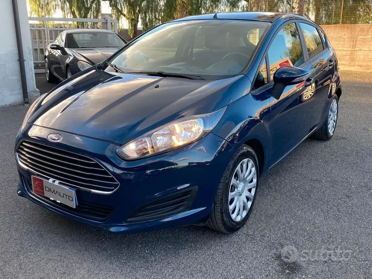 Usata Ford Fiesta 75 CV (55 kW) 2015 Blu Utilitaria