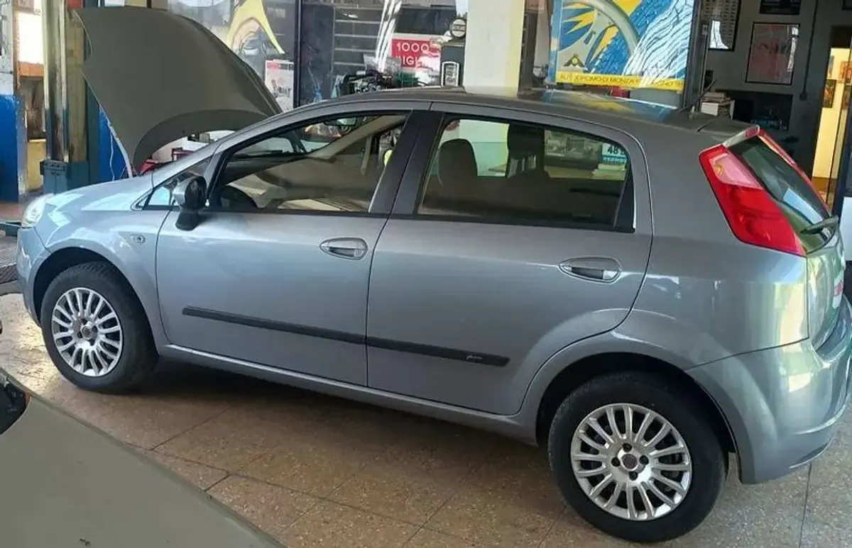 Usata Fiat Grande Punto Active 77 CV (56 kW) 2009 Grigio Utilitaria