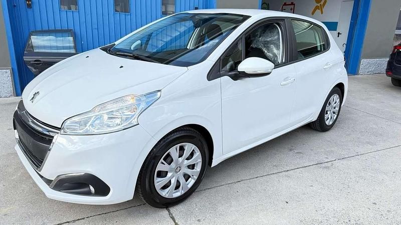Bianco Usata 2018 Peugeot 208 Active Due volumi | 9900 € (Buon prezzo) - Immagine 1/4