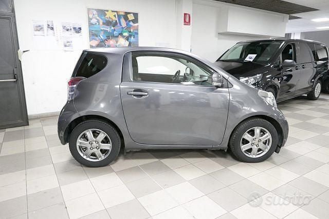 Usata Toyota iQ 68 CV (50 kW) 2010 Grigio Utilitaria