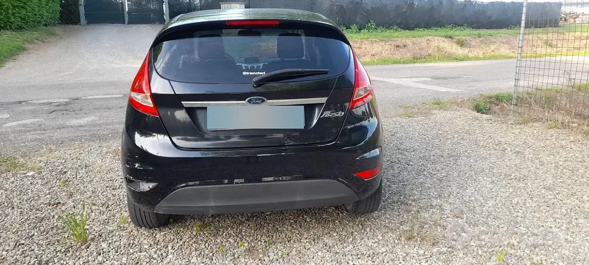 Usata Ford Fiesta 82 CV (60 kW) 2010 Nero Berlina