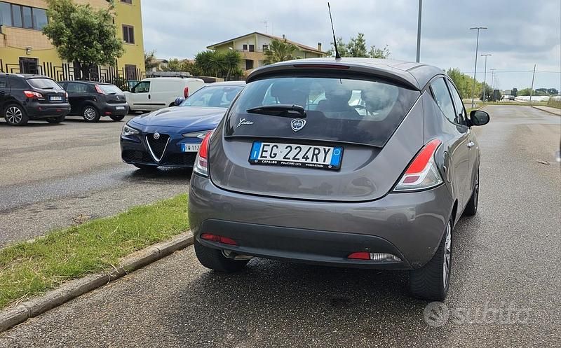 Usata Lancia Ypsilon Platinum 69 CV (50 kW) 2011 Grigio Utilitaria