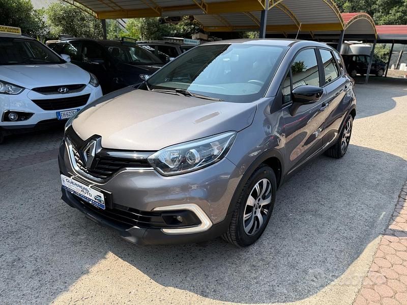 Usata Renault Captur 90 CV (66 kW) 2018 Grigio SUV