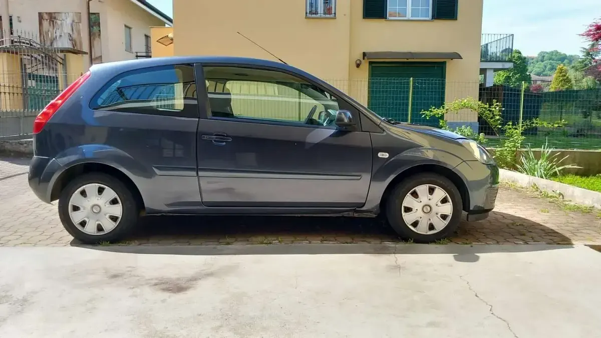 Usata Ford Fiesta Ghia 68 CV (50 kW) 2007 Utilitaria