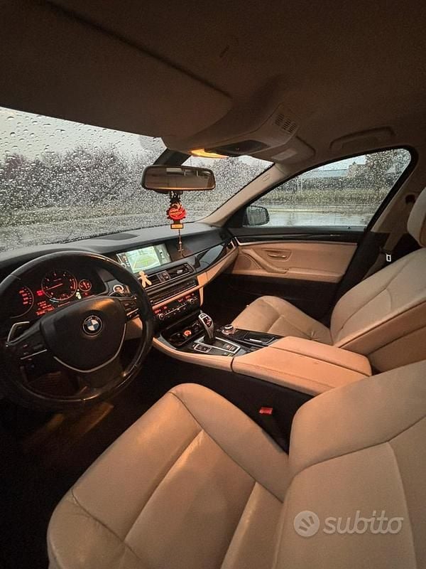 Usata BMW 520 Sport Line 184 CV (135 kW) 2012 Nero Station wagon